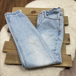 Abercrombie & Fitch High Rise Mom Jeans Light Wash